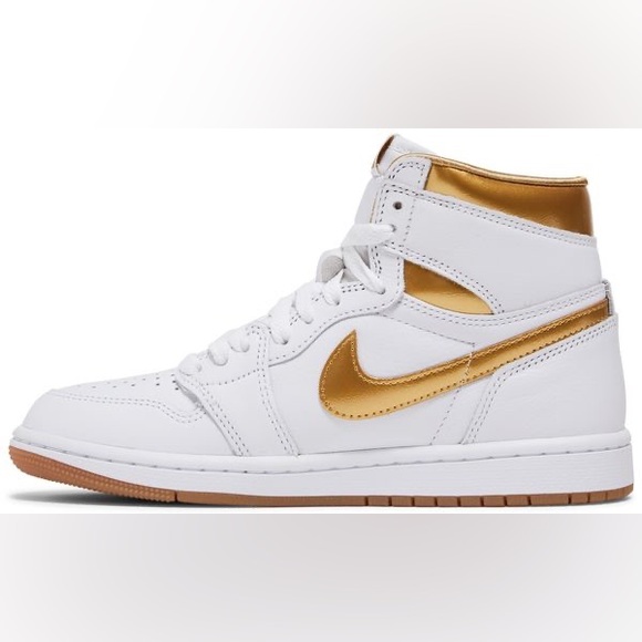 Nike Wmns Air Jordan 1 Retro High OG Metallic Gold | Women’s 12.5 NIB - Picture 3 of 7